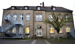 Außenansicht des KiFaz Miteinander im historischen Ortskern Niedersprockhövel.