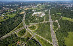 Autobahnkreuz >utobahn A1, Autobahn A46 und Autobahn A43, Wuppertal-Nord, Stadtgrenze Wuppertal, Gewerbegebiet Stephansbecke, Haßlinghausen, Sprockhövel, Ruhrgebiet, Nordrhein-Westfalen, Deutschland