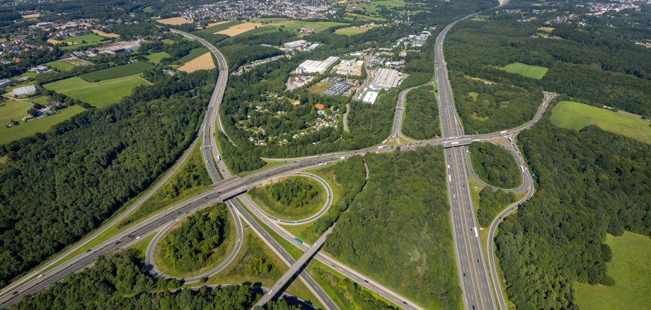 Autobahnkreuz >utobahn A1, Autobahn A46 und Autobahn A43, Wuppertal-Nord, Stadtgrenze Wuppertal, Gewerbegebiet Stephansbecke, Haßlinghausen, Sprockhövel, Ruhrgebiet, Nordrhein-Westfalen, Deutschland