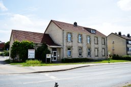 Stadtbücherei im Sommer von der Gevelsberger Straße aus gesehen.
