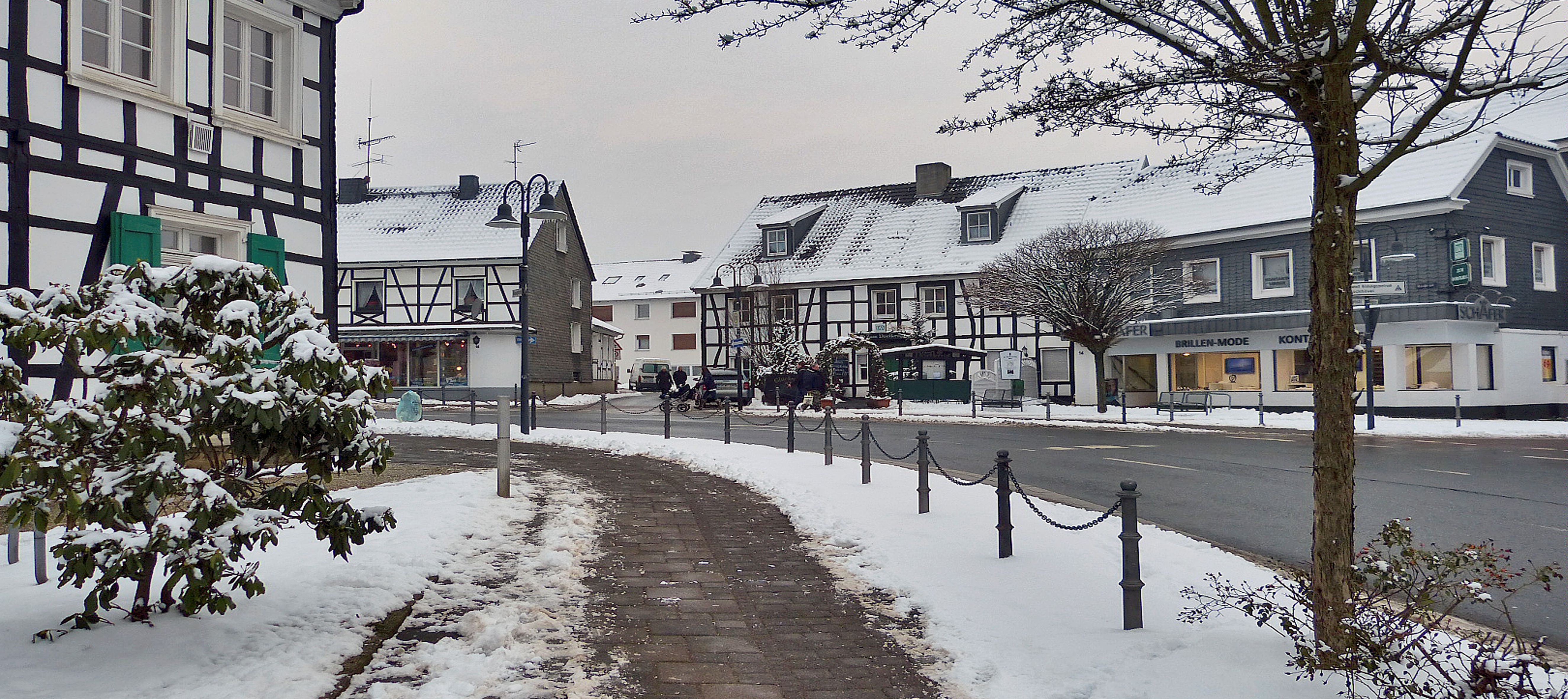 Hauptstraße in Niedersprockhövel im Winter