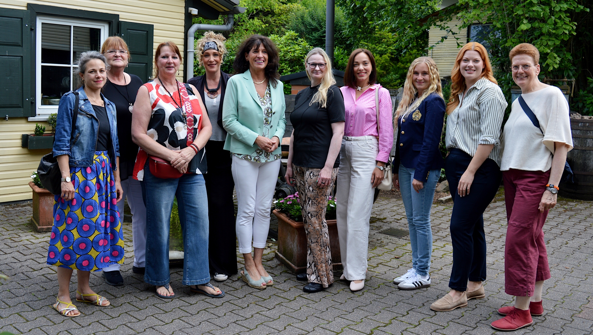 "Frauen in die Politik" - zweiter Teil Gäste und Organisatorinnen der Veranstaltung „Frauen in die Politik“ (v.l.): Kerstin Godschalk, Michaele Berster, Andrea Berster-Lingk, Michaela Habbel, Sabine Noll, Martina Berster, Kateryna Grechanovska, Julia Michel, Sina-Maria Günzel, Stefanie Schubert