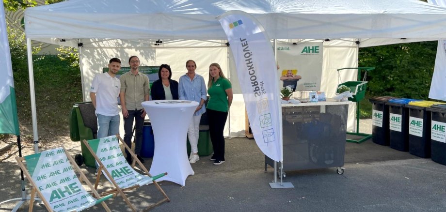Mitarbeitende der AHE und der Stadt Sprockhövel beim Weltkindertag.