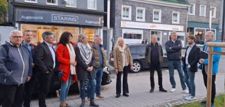 Die Teilnehmerinnen und Teilnehmer der Ortsbegehung der Mittelstraße in Gevelsberg, Oktober 2024