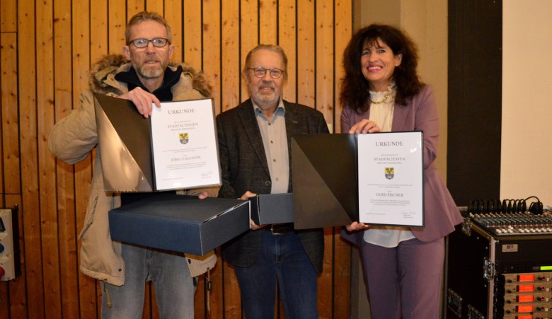 Die neuen und ehemaligen stellvertretenden Bürgermeister*innen Dr. Christian Waschke, Torsten Schulte, Marion Prinz, Alexander Karsten, René Sobisch mit Bürgermeisterin Sabine Noll