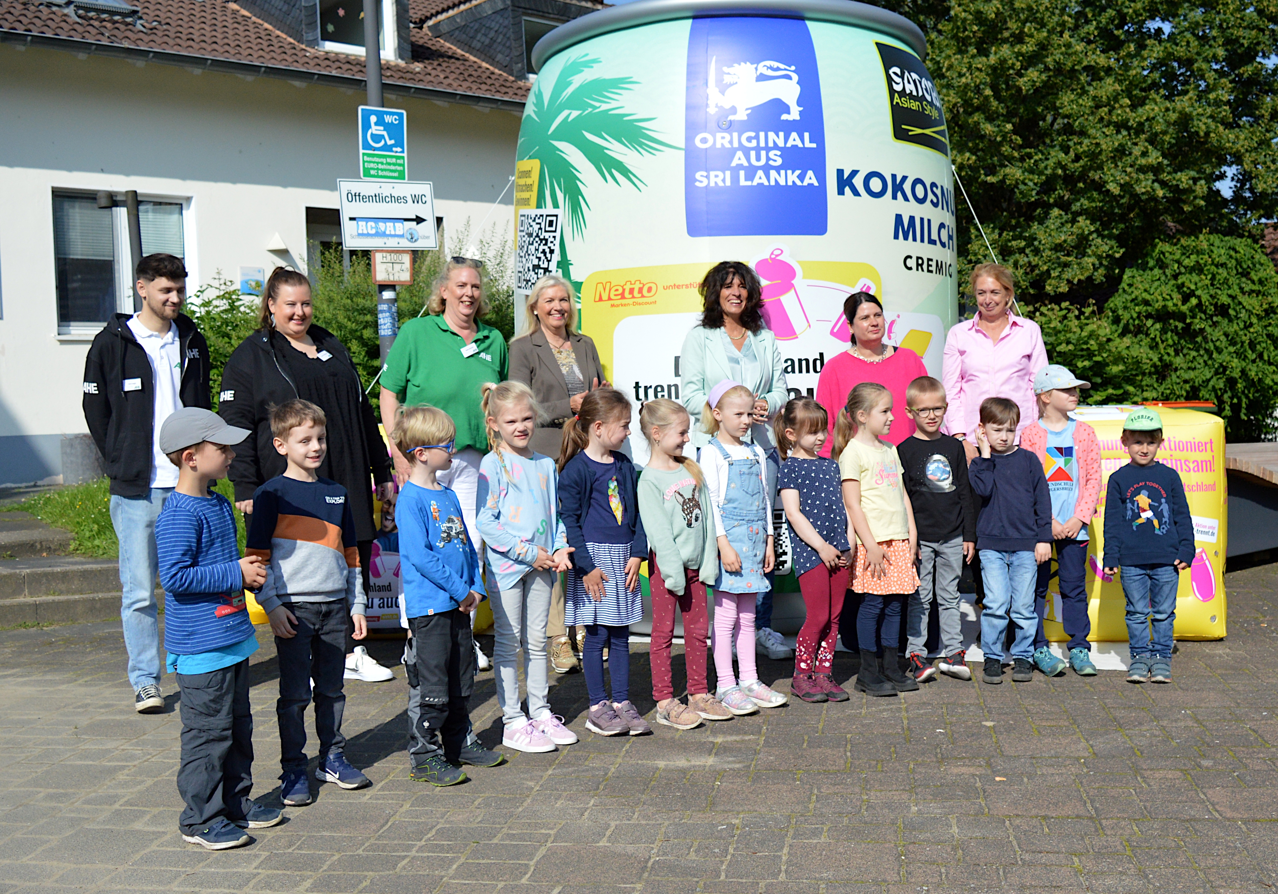 Deutschland trennt Juni 2024: Das KiFaz Miteinander hat sich ein eigenes Mülltrennlied ausgedacht.