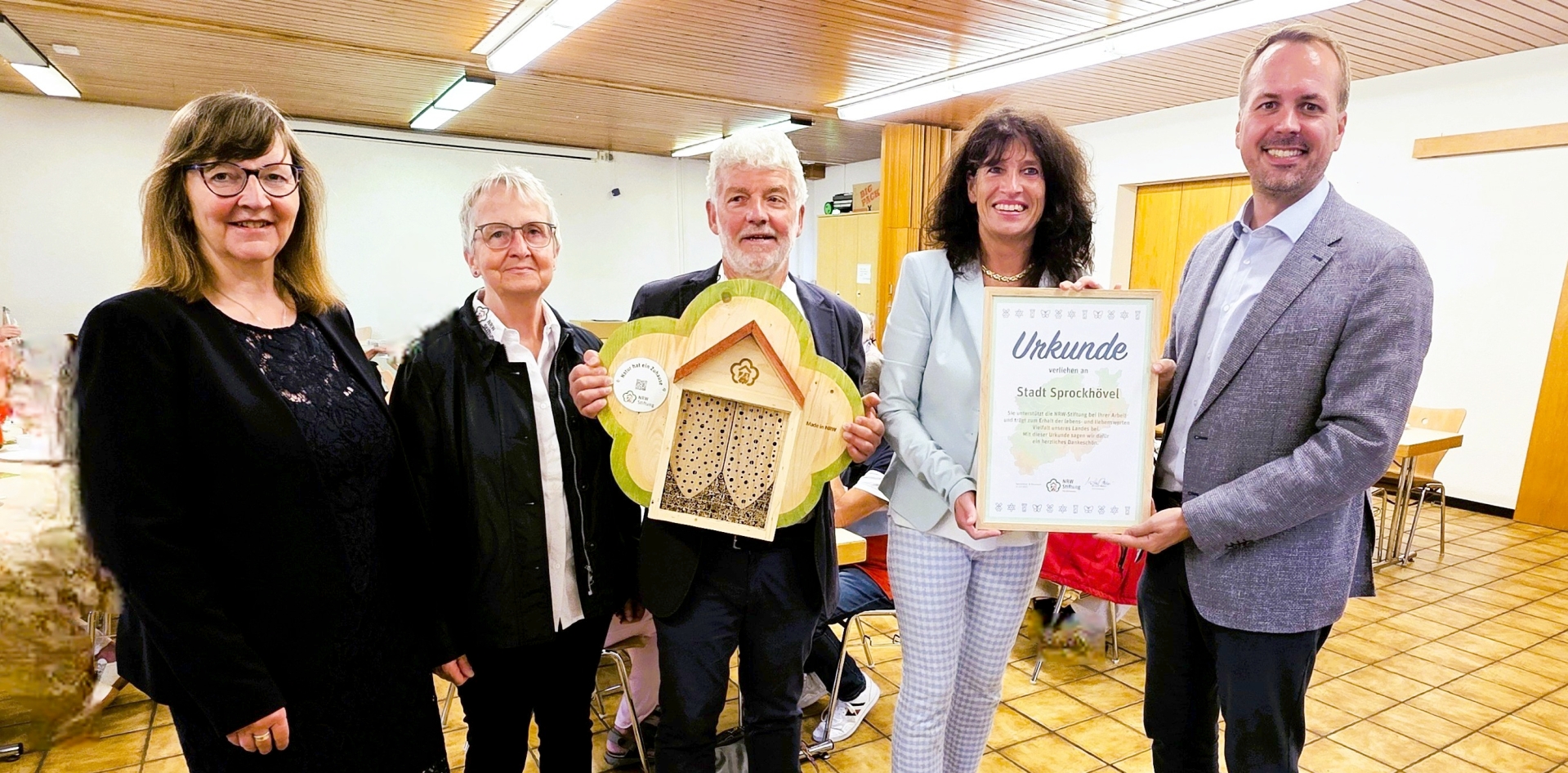 Evelyn Müller, Michaela und Matthias Sprenger, Sabine Noll und Stefan Ast mit der Urkunde der NRW-Stiftung Evelyn Müller, Michaela und Matthias Sprenger, Sabine Noll und Stefan Ast mit der Urkunde der NRW-Stiftung