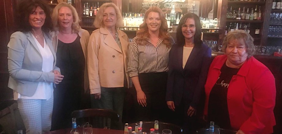 Sabine Noll, Heike Heinzkill, Astrid Timmermann, Sina-Maria Günzel, Renate Jährling und Marion Prinz bei der Auftaktveranstaltung "Frauen in die Politik", April 2024