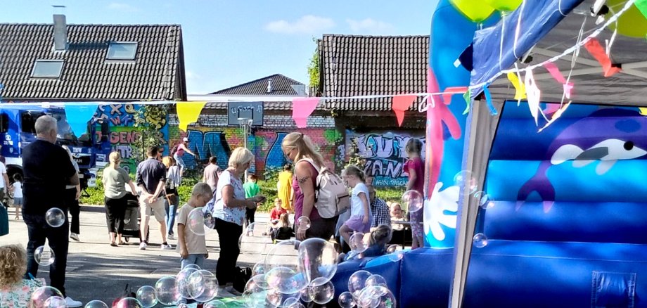 Das Fest zum Weltkindertag auf dem Grundstück der Matilde-Anneke-Schule