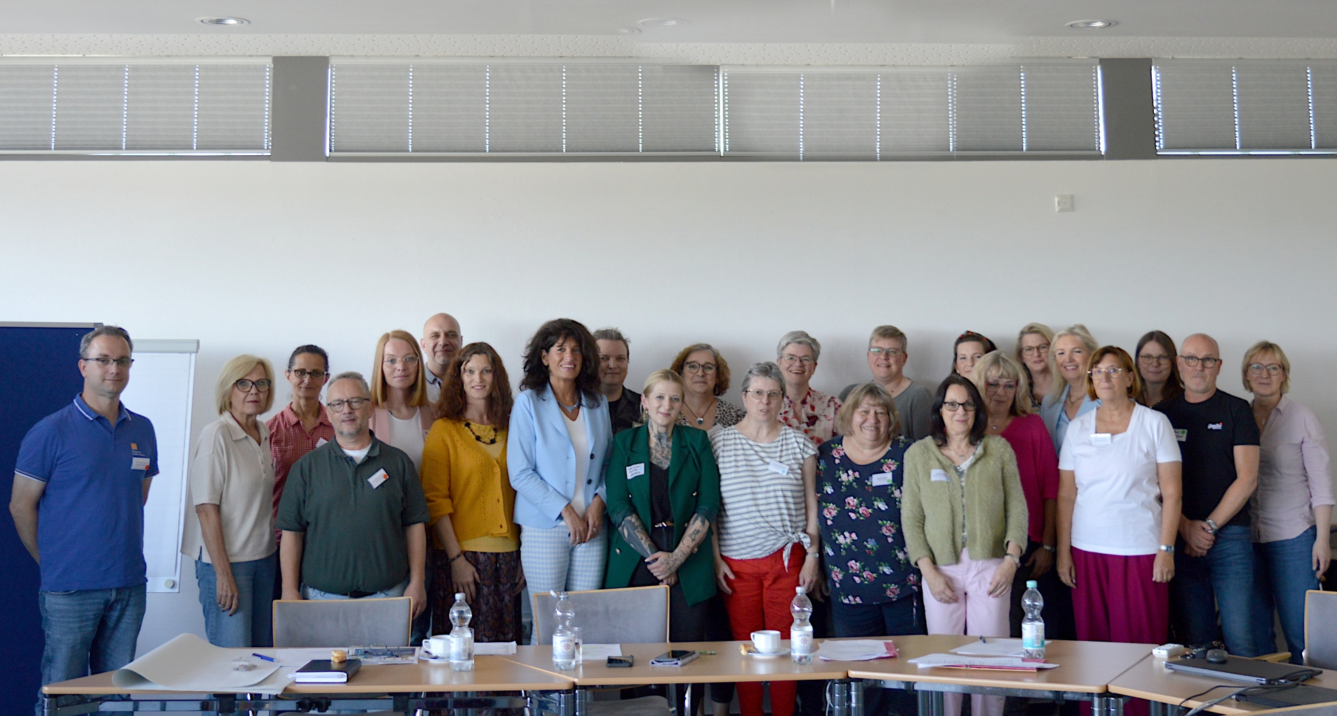Die Teilnehmenden am Workshop zur Verbesserung der Palliativversorgung aus Bereichen der ambulanten Hospizdienste, Pflegedienste und -heime, Kirchen, Medizin sowie der Stadtverwaltung Sprockhövel Die Teilnehmenden am Workshop zur Verbesserung der Palliativversorgung aus Bereichen der ambulanten Hospizdienste, Pflegedienste und -heime, Kirchen, Medizin sowie der Stadtverwaltung Sprockhövel