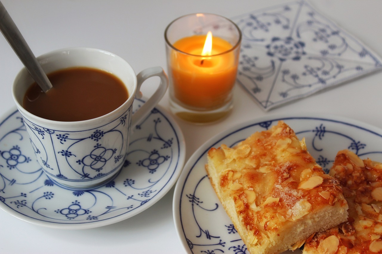Kaffeetisch mit Kuchen