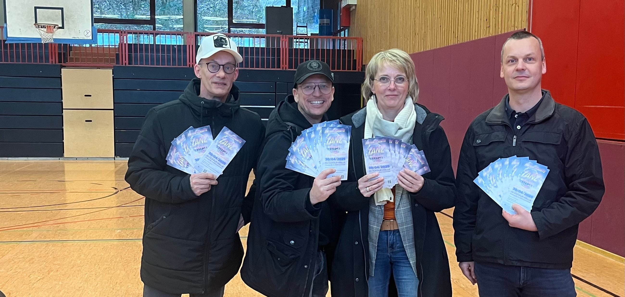 vl.: André Meister (TSG Sprockhövel), Sven Kadelka, Christiane Beumer (Stadt Sprockhövel) sowie Sven Henkel (Stadtmarketing- und Verkehrsverein)