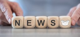 PantherMedia B304882208 Wort NEWS als Würfel dargestellt