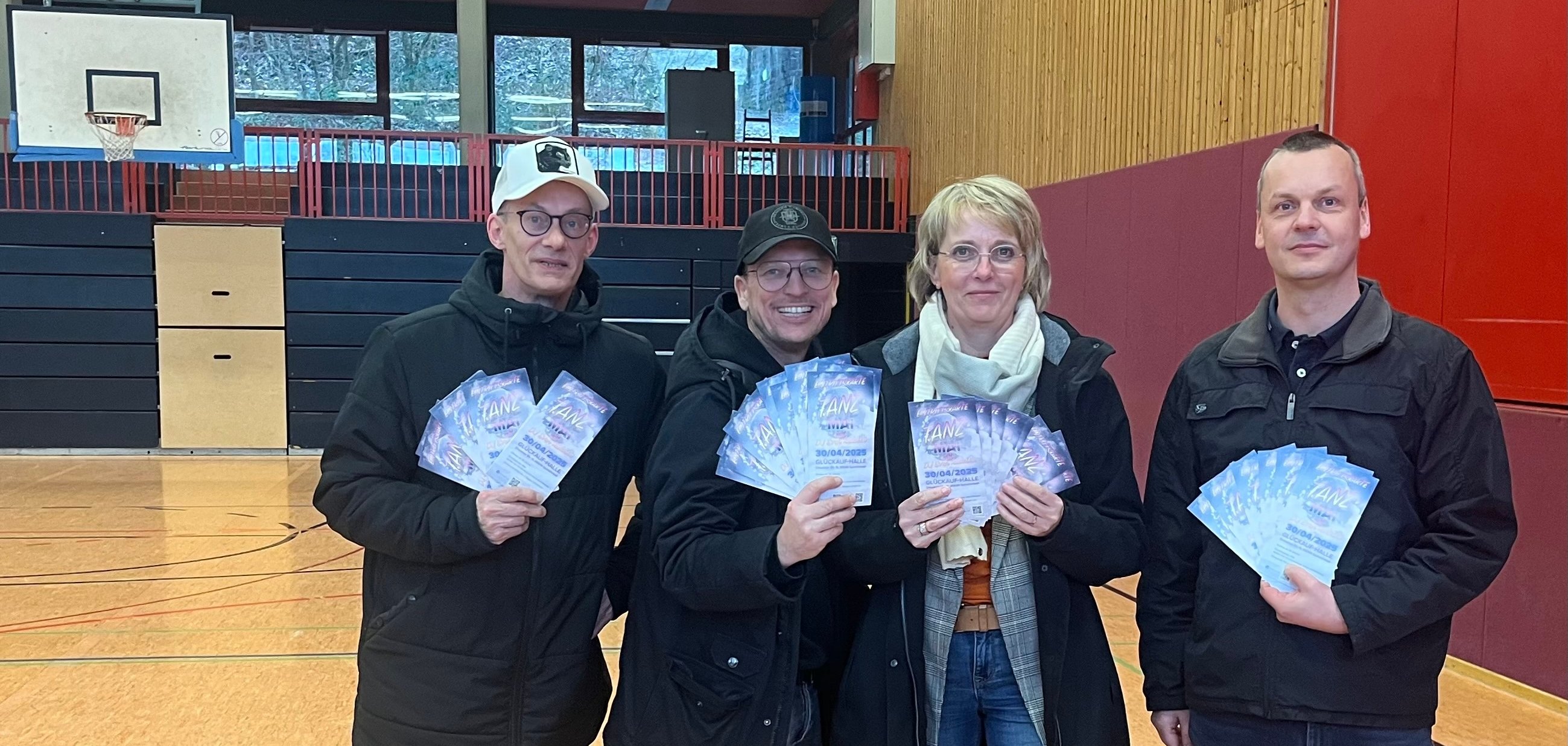 vl.: André Meister (TSG Sprockhövel), Sven Kadelka, Christiane Beumer (Stadt Sprockhövel) sowie Sven Henkel (Stadtmarketing- und Verkehrsverein)